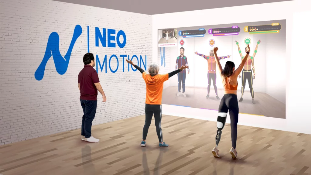 Système Neo-Motion montrant la configuration de projection avec trois patients interagissant simultanément