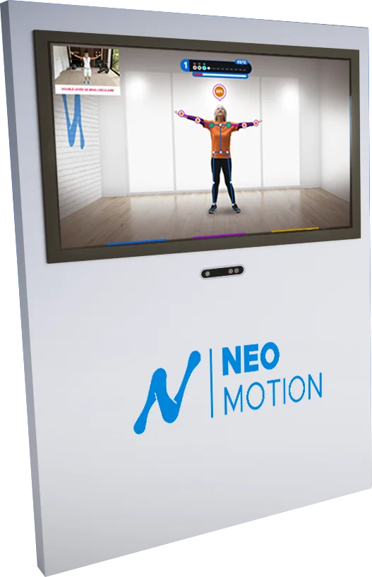 configuration Neo-Motion Totem avec une télévision, montrant le système prêt à être utilisé pour des exercices interactifs